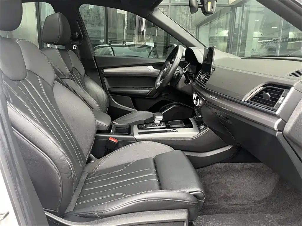 Audi Q5L Sportback 2021 — фото 11