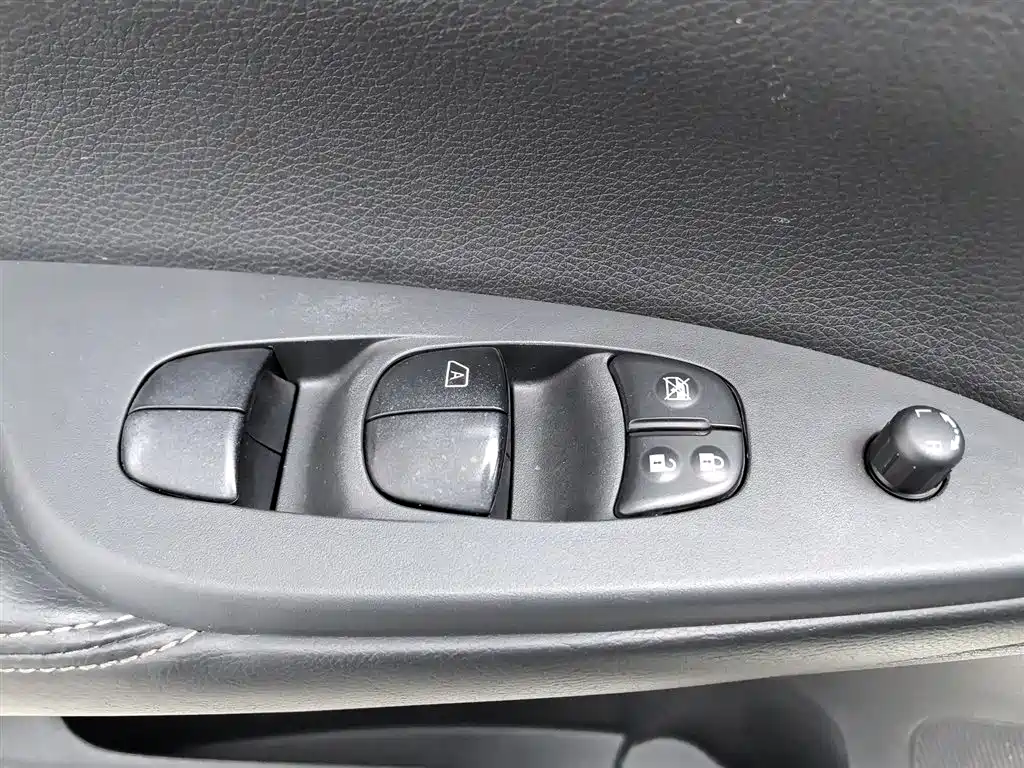 Nissan Tiida 2016 — фото 9
