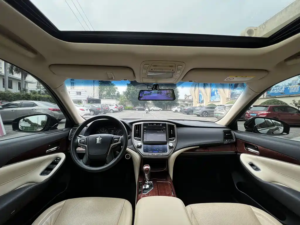 Toyota Crown 2016 — фото 11