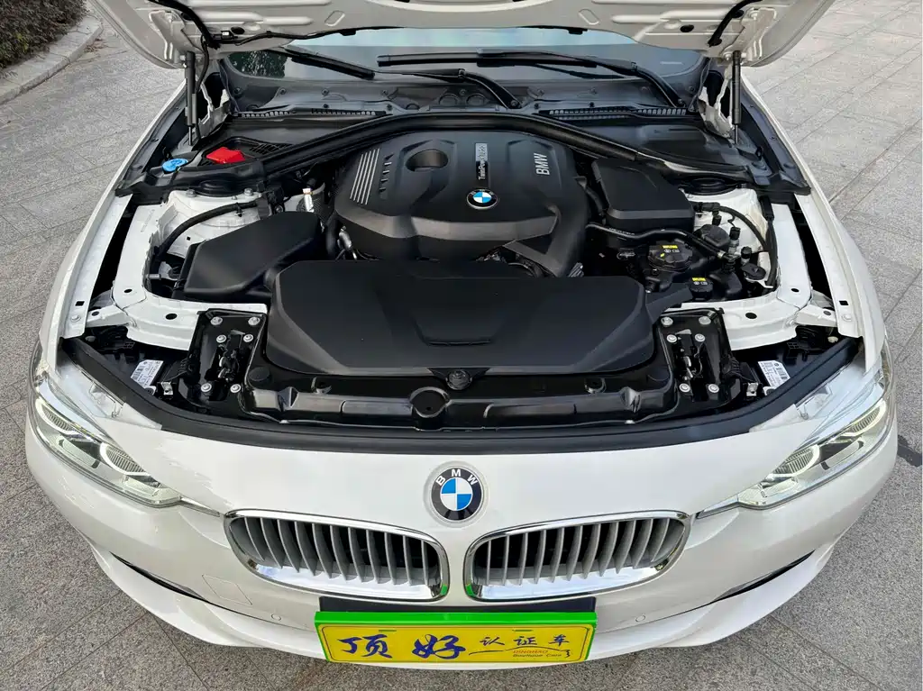 BMW 3 Series 2019 — фото 19