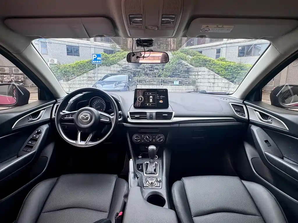 Mazda 3 Axela 2018 — фото 7