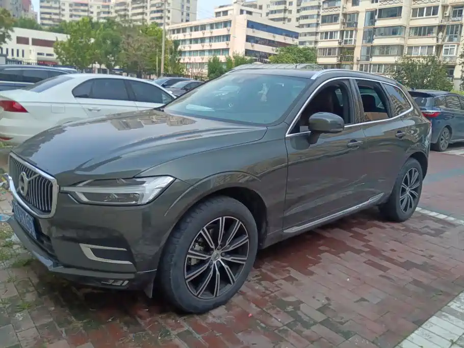 Volvo XC60 2019 — фото 1