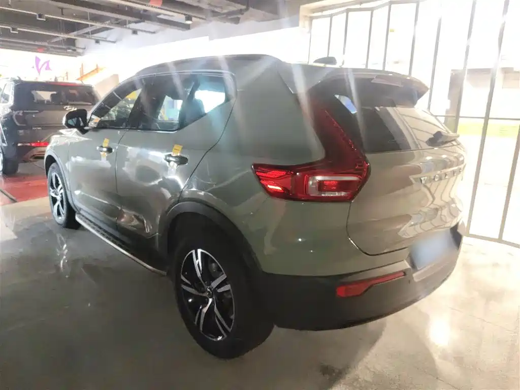 Volvo XC40 2023 — фото 23