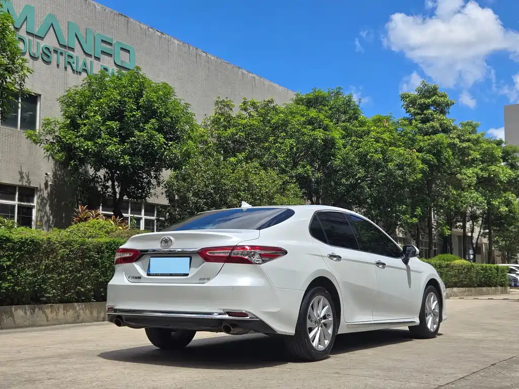 Toyota Camry 2023 — фото 11