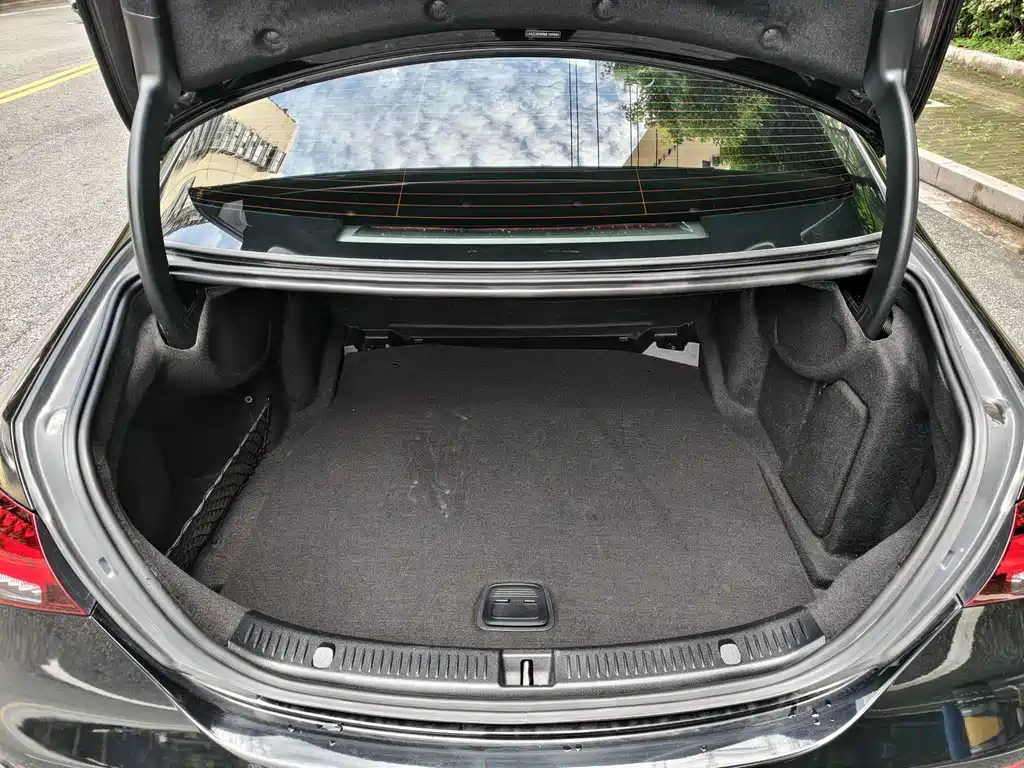 Mercedes-Benz E-Class 2021 — фото 14