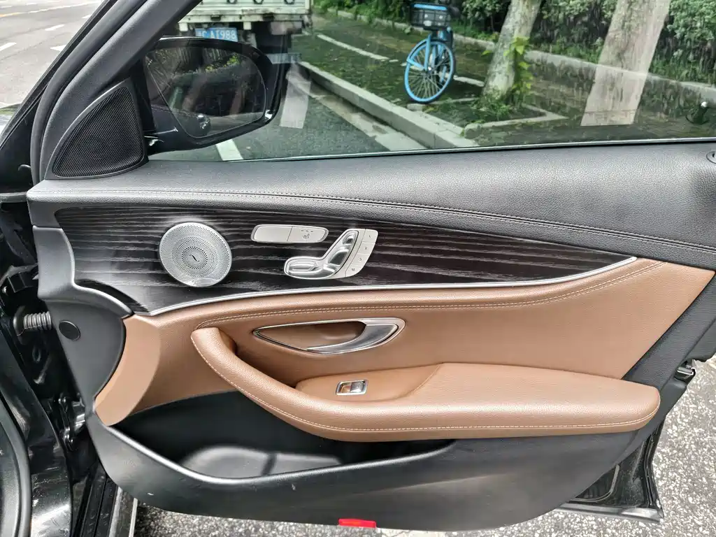 Mercedes-Benz E-Class 2021 — фото 17