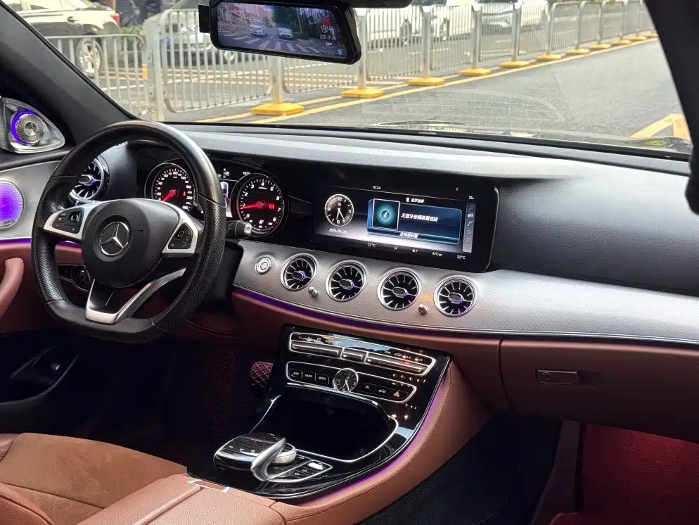 Mercedes-Benz E-Class 2018 — фото 12