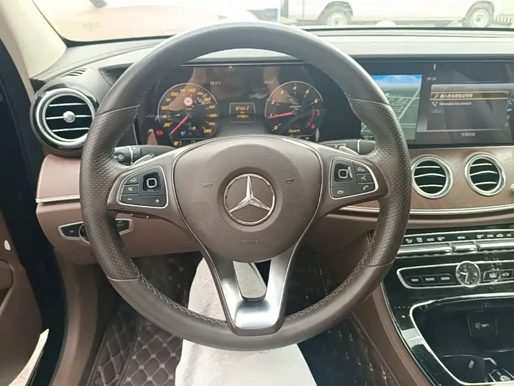 Mercedes-Benz E-Class 2016 — фото 11