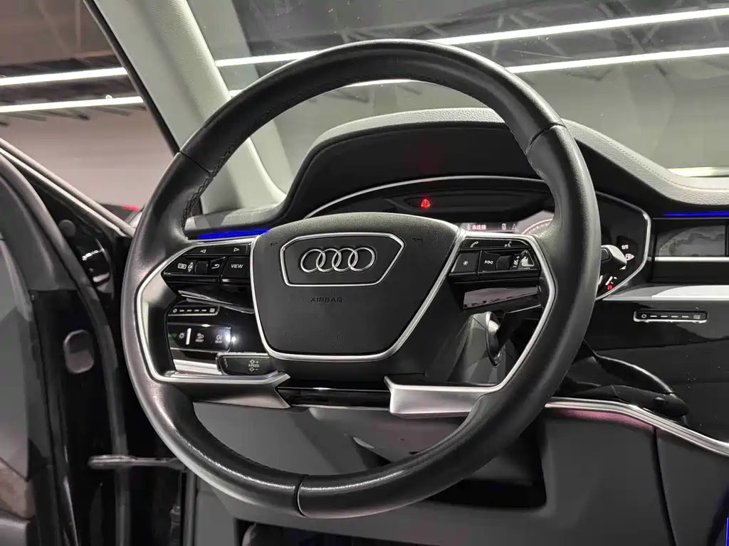 Audi A8 2022 — фото 10