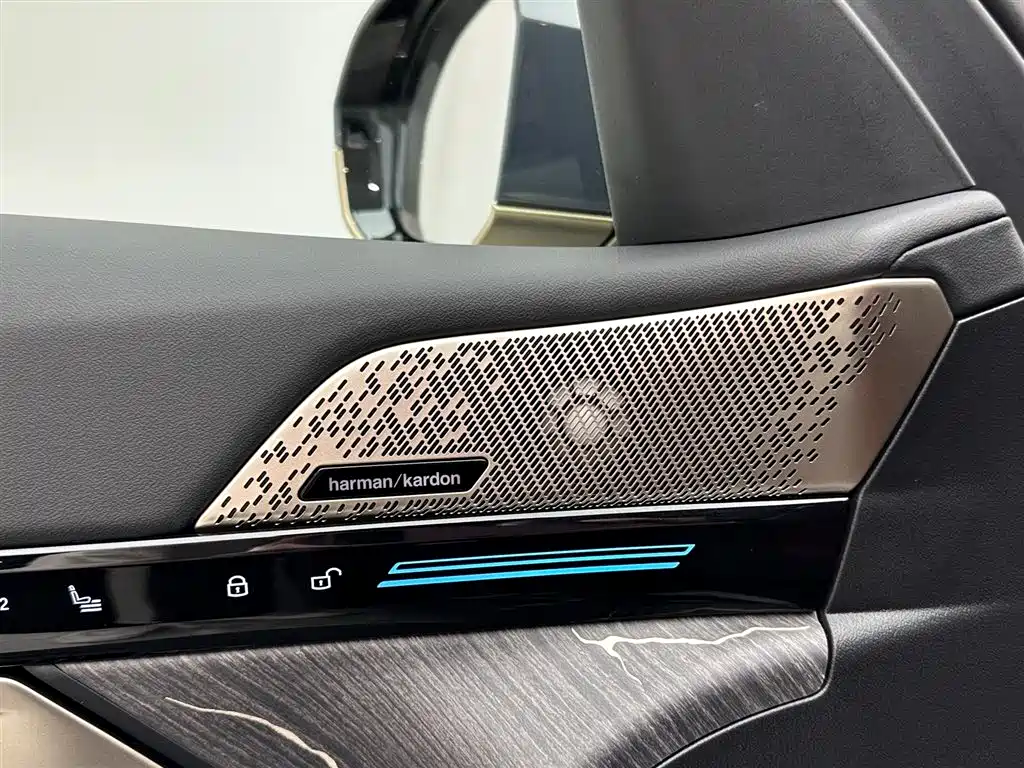 BMW 5 Series 2024 — фото 17