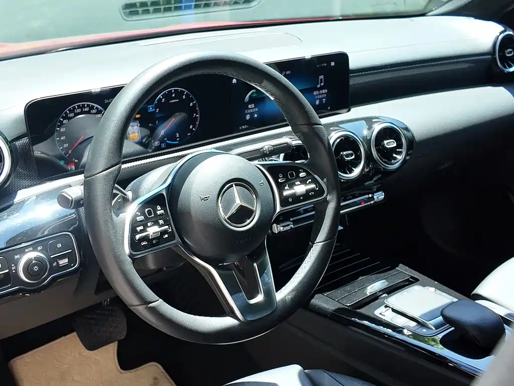 Mercedes-Benz A-Class 2021 — фото 11