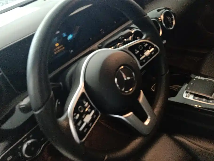 Mercedes-Benz A-Class 2019 — фото 15