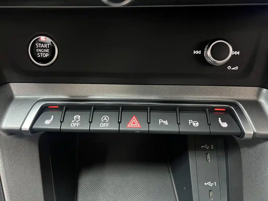 Audi Q3 2023 — фото 12