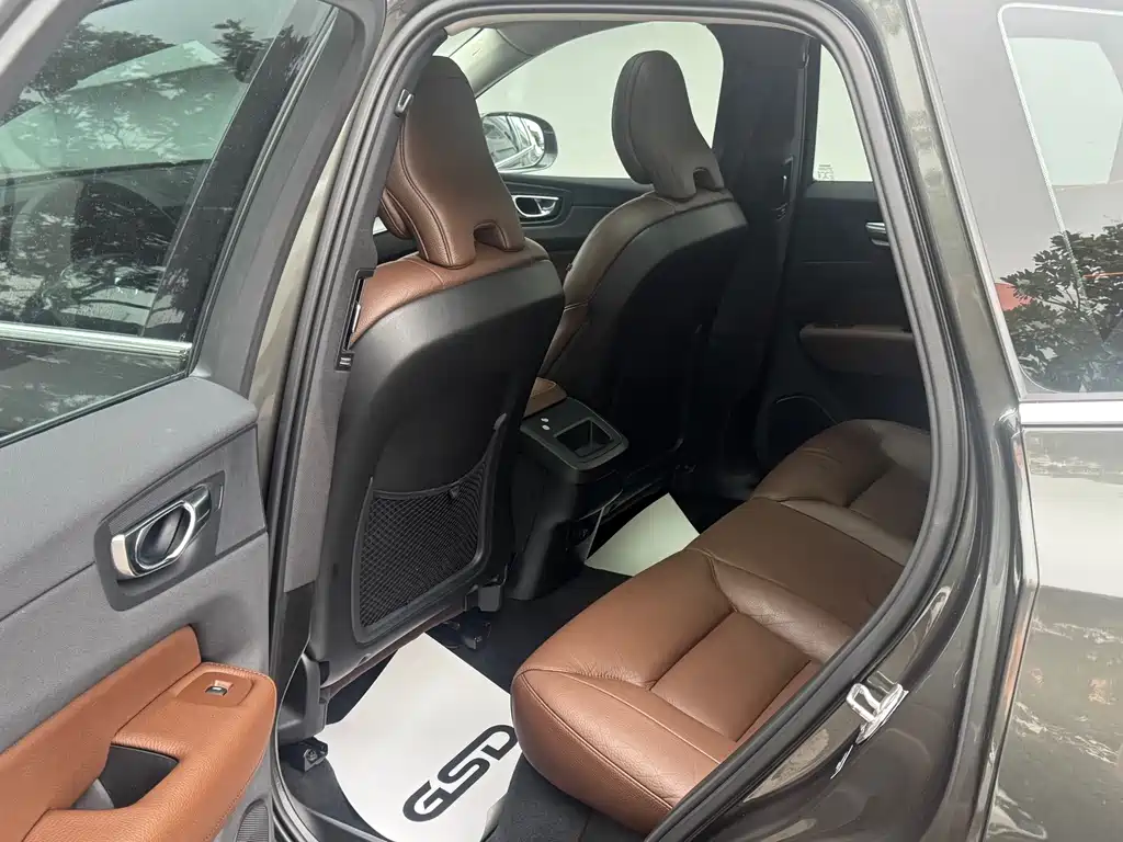 Volvo XC60 2019 — фото 10