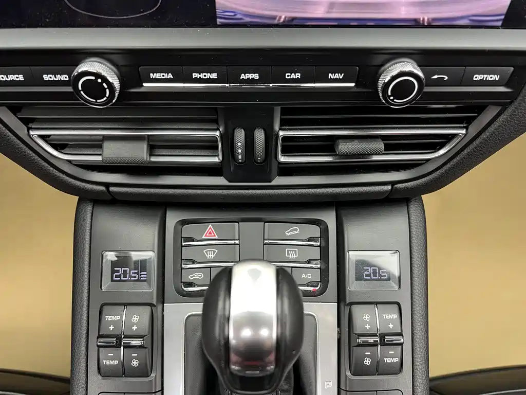 Porsche Macan 2019 — фото 24