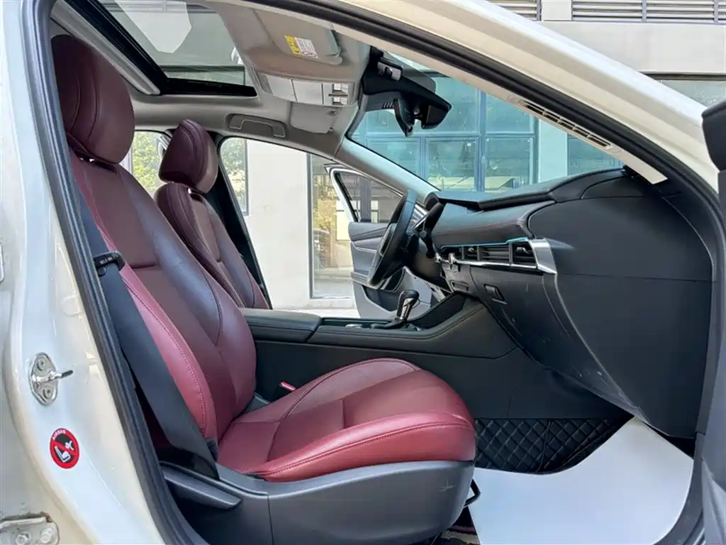 Mazda 3 Axela 2023 — фото 13