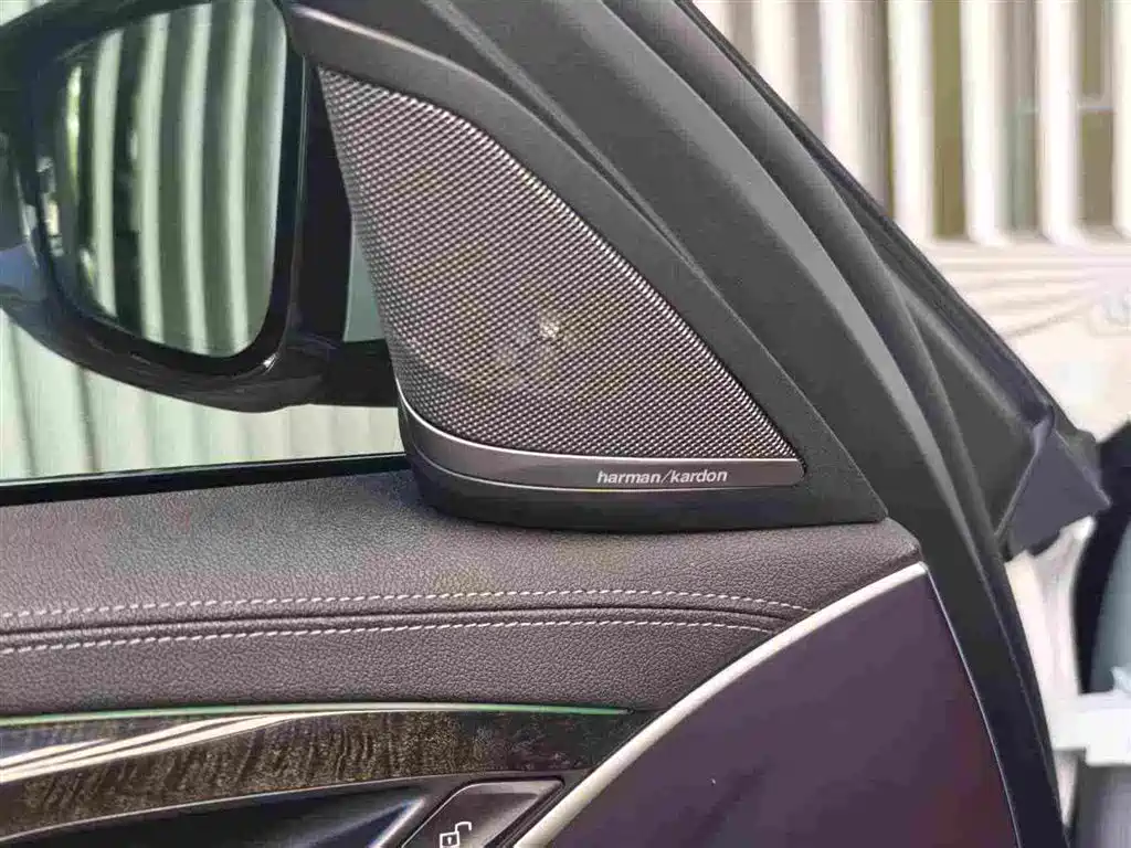 BMW 5 Series 2020 — фото 11