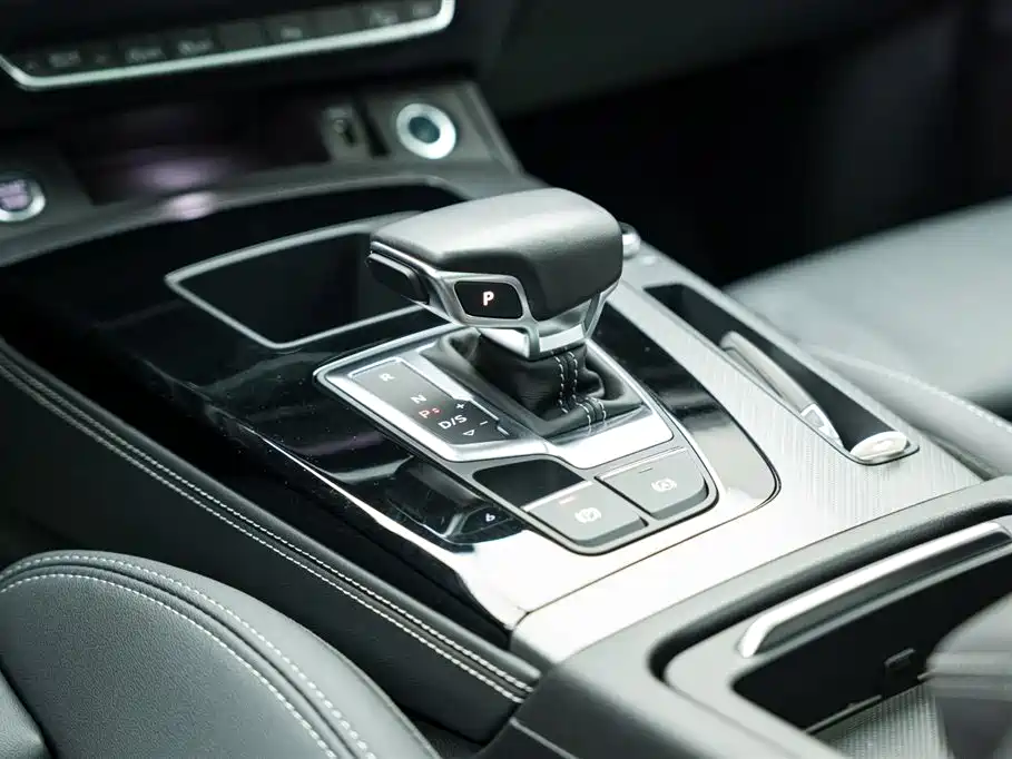 Audi Q5L 2023 — фото 14