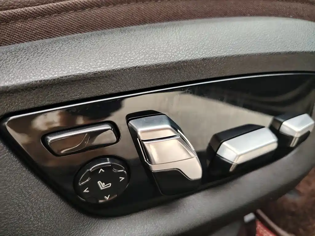 BMW 5 Series 2021 — фото 12