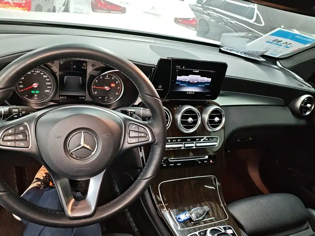 Mercedes-Benz GLC 2018 — фото 12