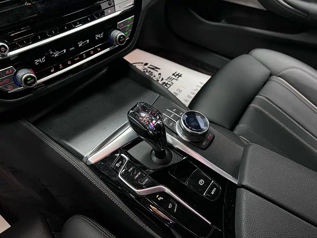 BMW 5 Series 2021 — фото 18
