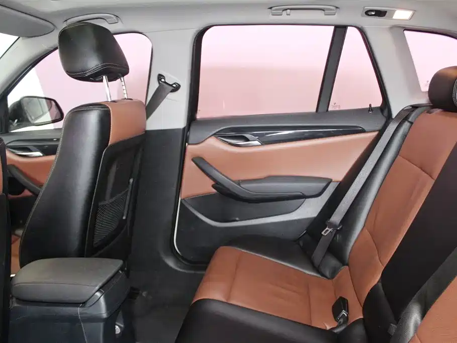 BMW X1 2015 — фото 9