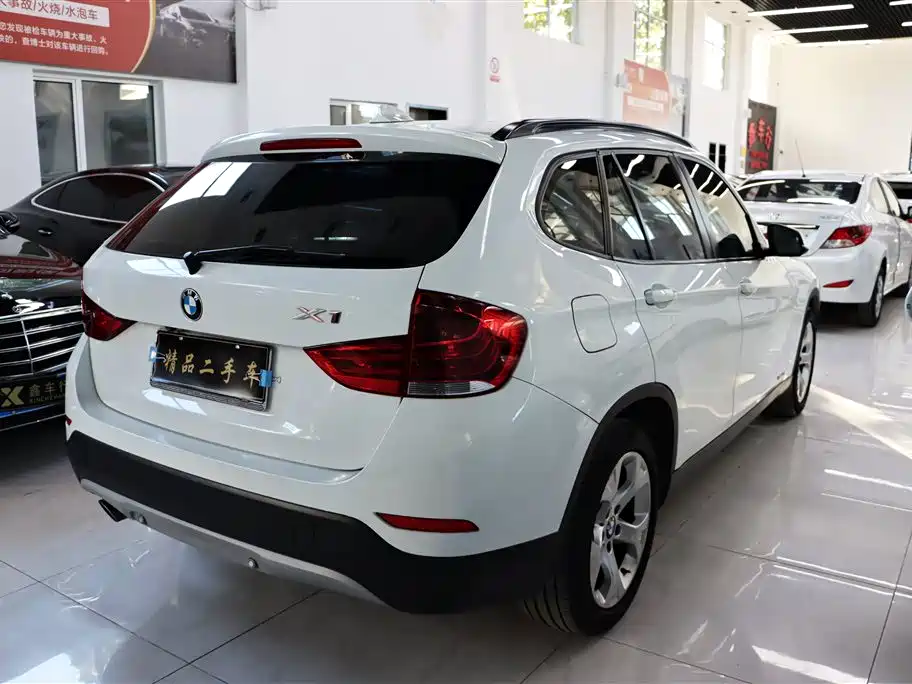 BMW X1 2012 — фото 9