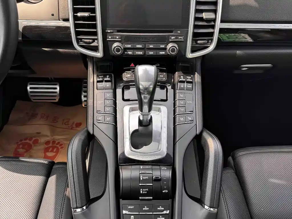 Porsche Cayenne Hybrid 2018 — фото 20