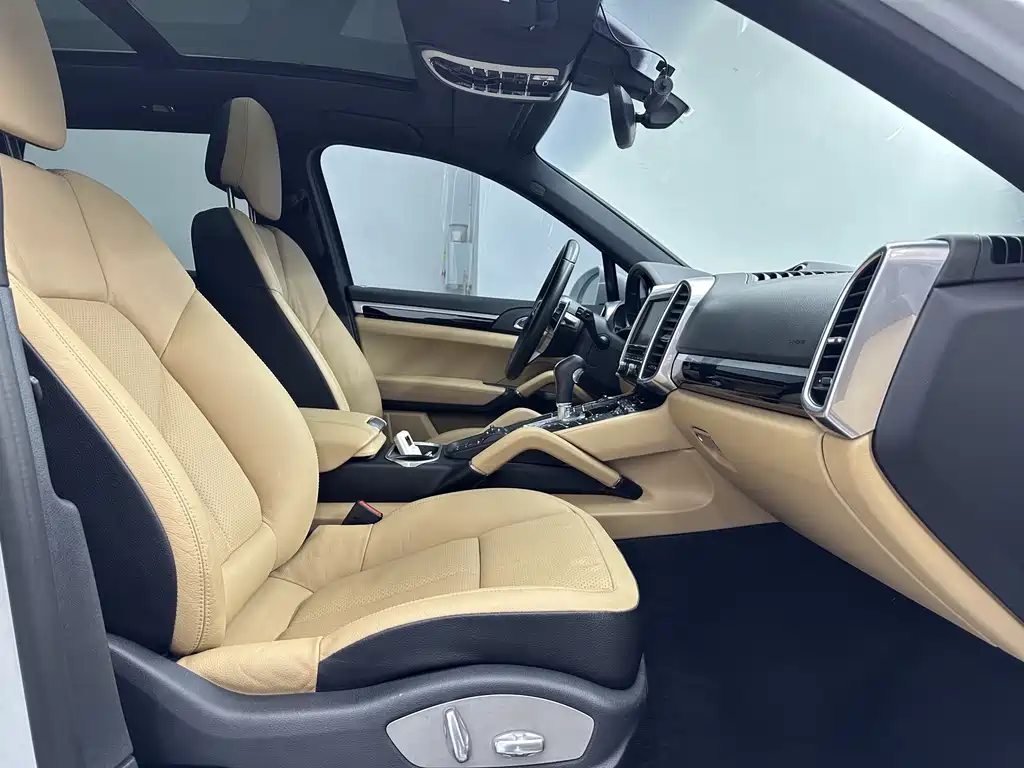 Porsche Cayenne 2016 — фото 13