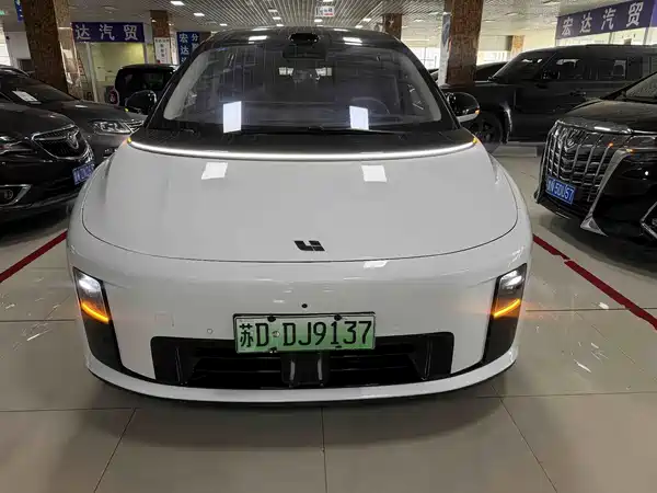 Li Auto i8 2025