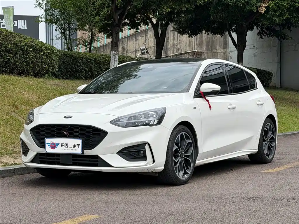 Ford Focus 2020 — фото 1