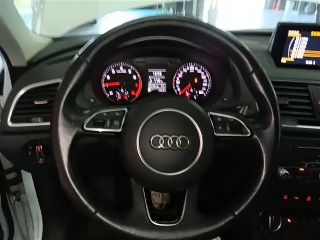 Audi Q3 2017 — фото 11