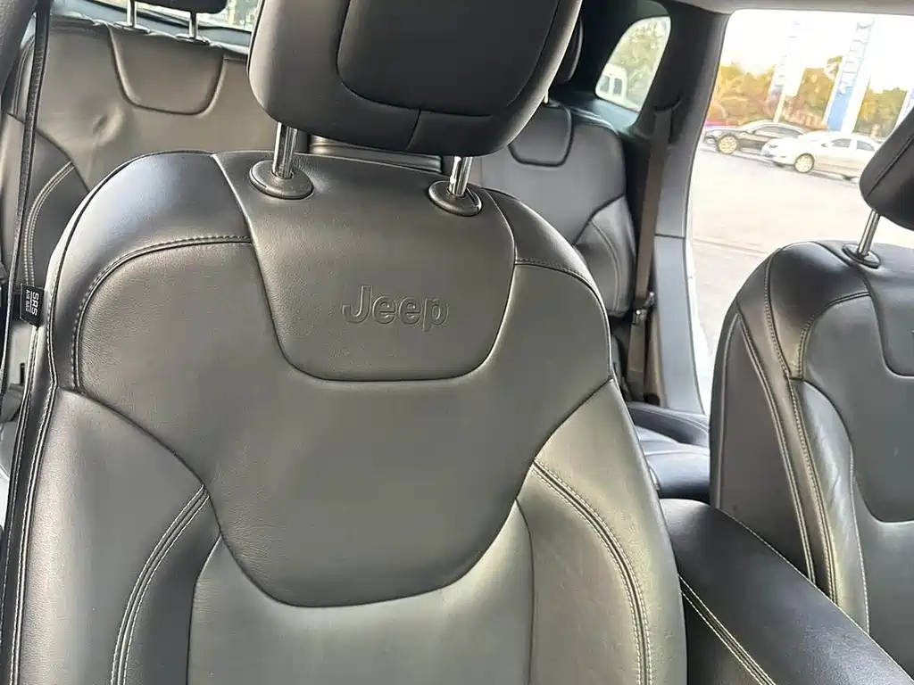 Jeep Cherokee 2015 — фото 18