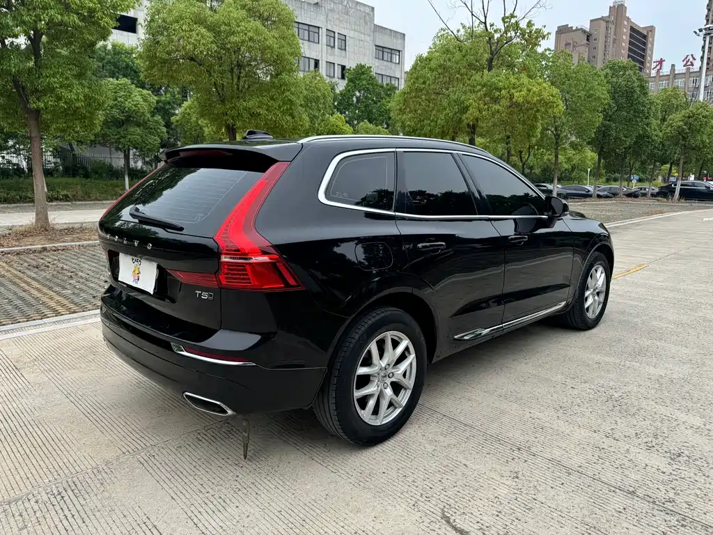 Volvo XC60 2021 — фото 14