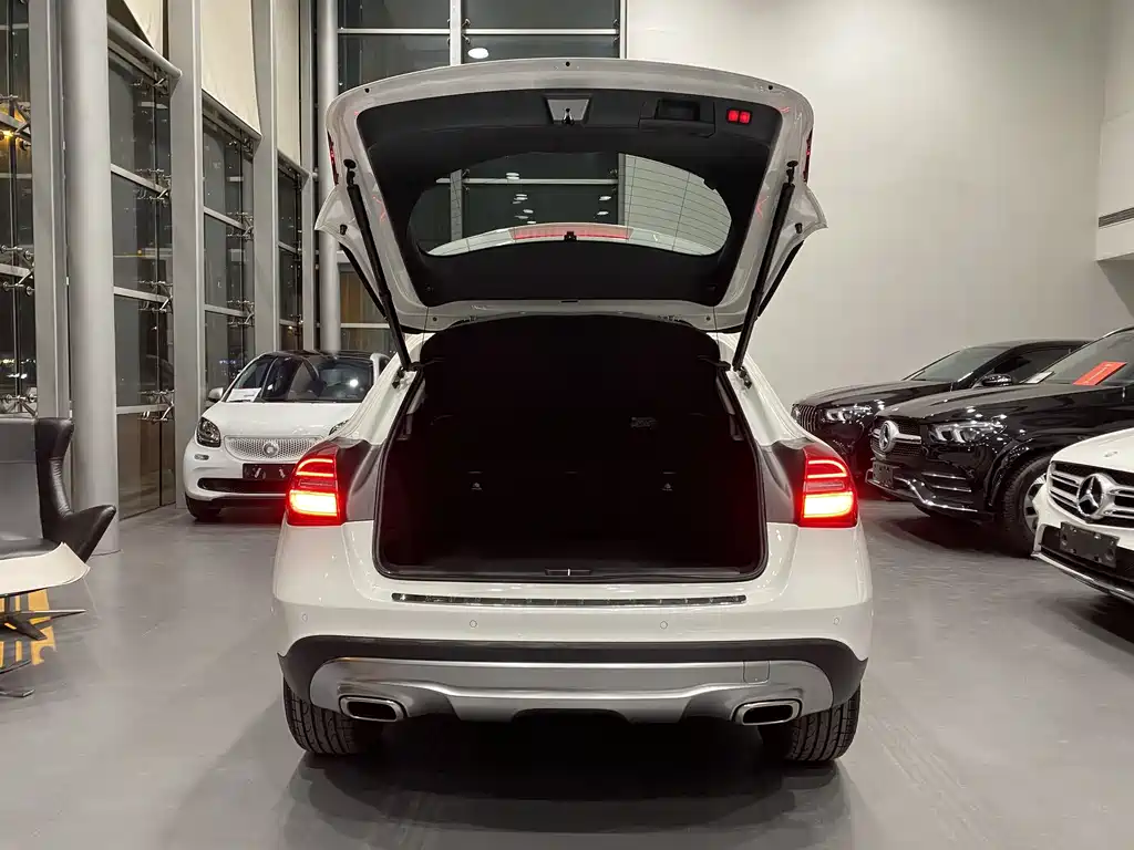 Mercedes-Benz GLA 2016 — фото 15