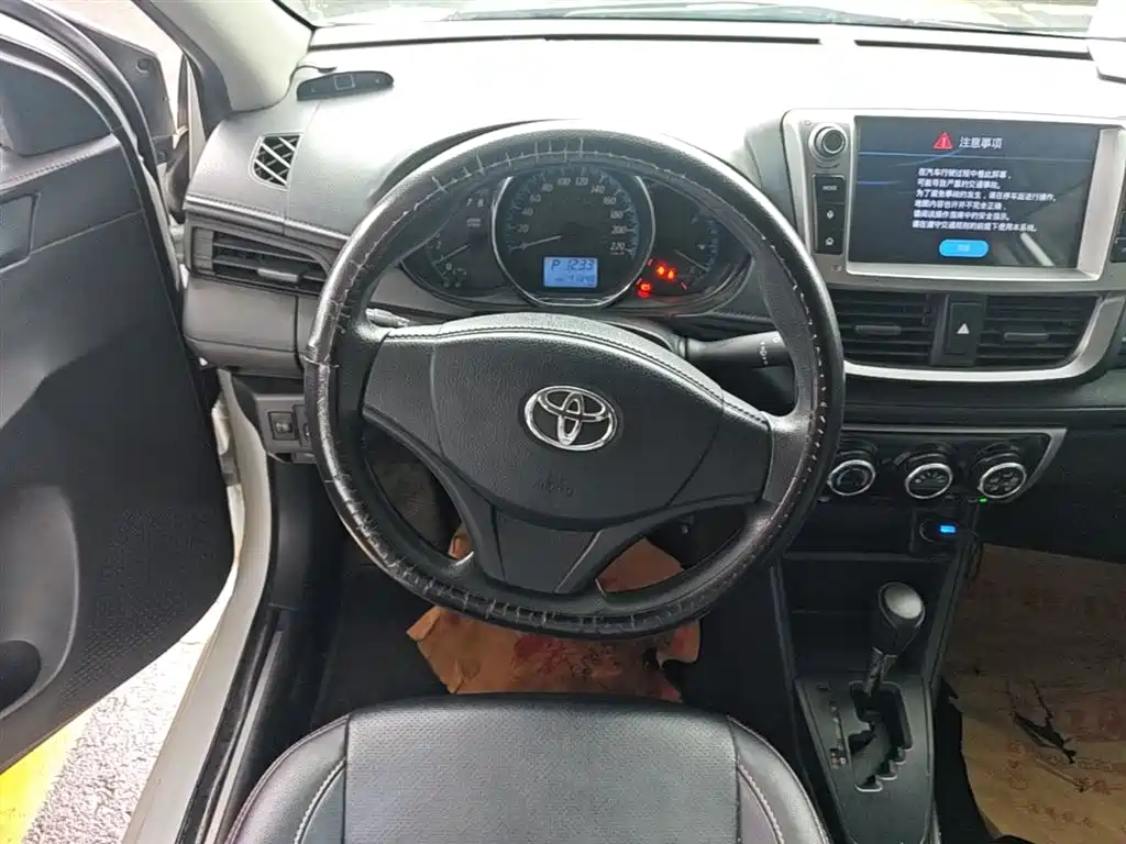 Toyota Yaris L 2018 — фото 11