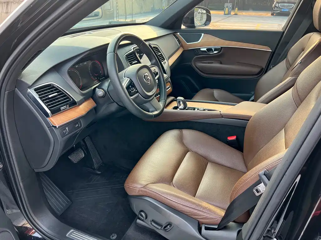 Volvo XC90 2022 — фото 10
