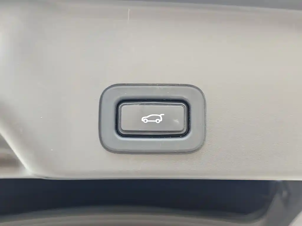 Land Rover Evoque 2022 — фото 16