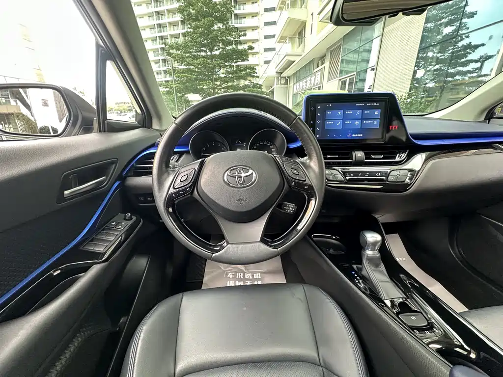 Toyota C-HR 2023 — фото 23