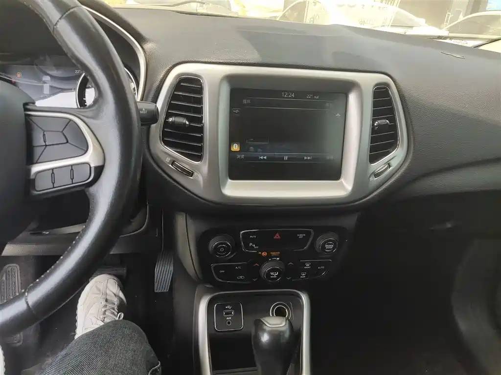 Jeep Compass 2018 — фото 7