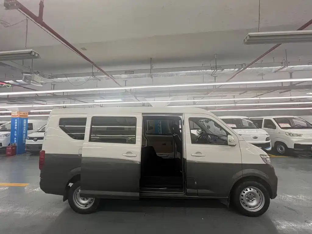 Changan Crossstar V5 EV 2024 — фото 5