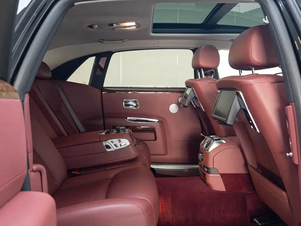 Rolls-Royce Ghost 2016 — фото 15