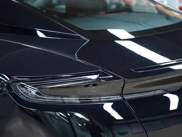 Aston Martin DB11 2019