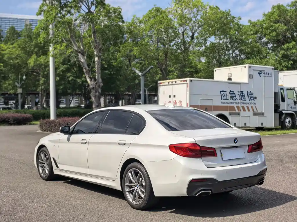BMW 5 Series 2019 — фото 7