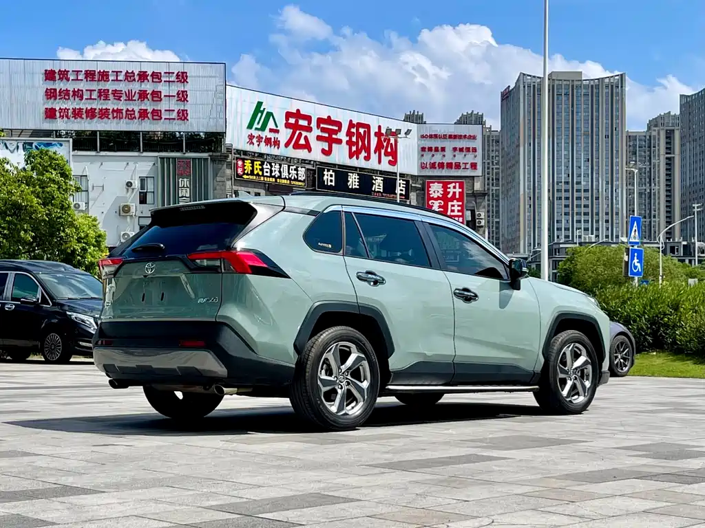 Toyota RAV4 2021 — фото 7