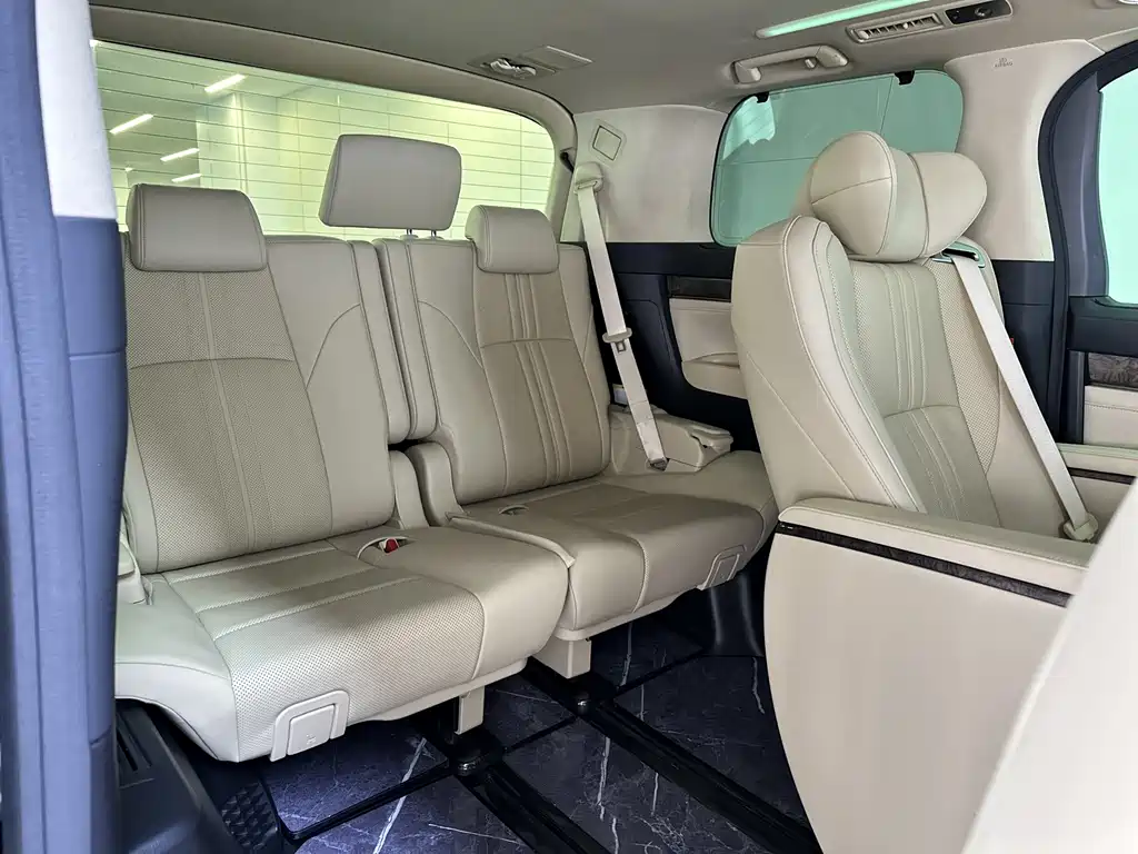 Toyota Alphard 2022 — фото 16