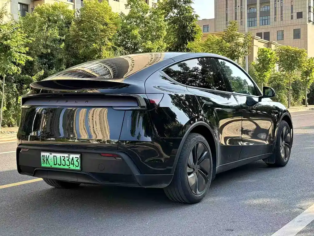 Tesla Model Y 2026 — фото 9