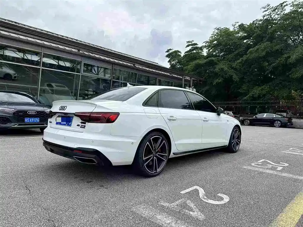 Audi A4L 2023 — фото 4