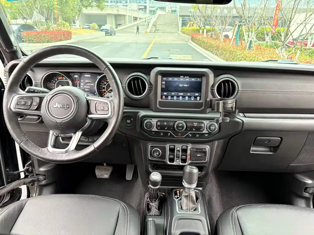 Jeep Wrangler 2019 — фото 17