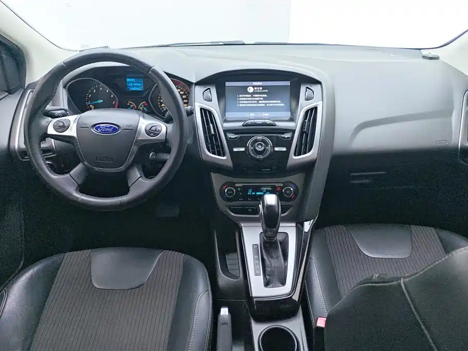 Ford Focus 2015 — фото 12